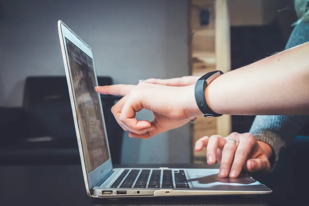 Echange collaboratif et humain autour d'un projet numérique pour TPE et indépendant.